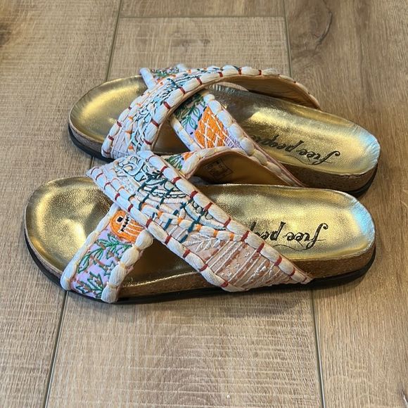 Free People Sandals REDUCED PRICE due to fading label in sole, see last pic - Picture 4 of 11